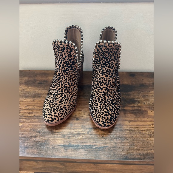 NWOT Women's GB Leopard Print Studded Ankle Boot Booties size 6.5 - Picture 8 of 8